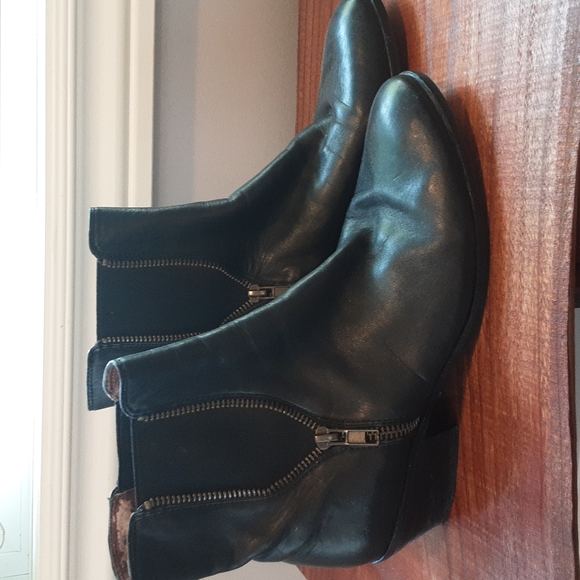 Sam Edelman "Parley" Black Leather Booties with Decorative Zipper | Size 6.5 - Picture 4 of 13